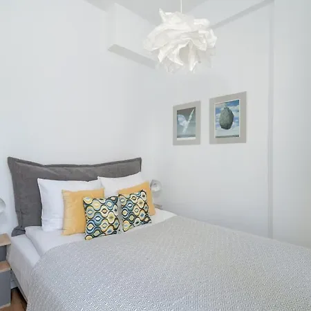 Konarskiego Blisko Jeziora Maltanskiego By Renters *