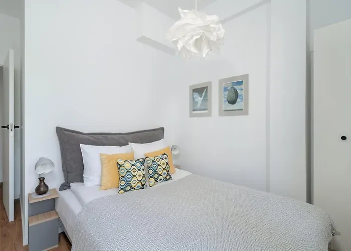 Konarskiego Blisko Jeziora Maltanskiego By Renters *