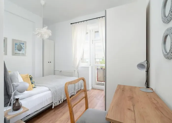 Konarskiego Blisko Jeziora Maltanskiego By Renters *